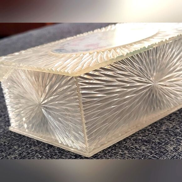 Vintage Lucite Starburst Trinket Box - Picture 4 of 11